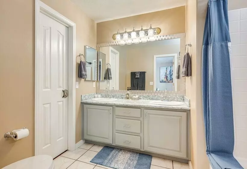 Spacious Mesquite Home ~ 3 Mi To Golf Courses!