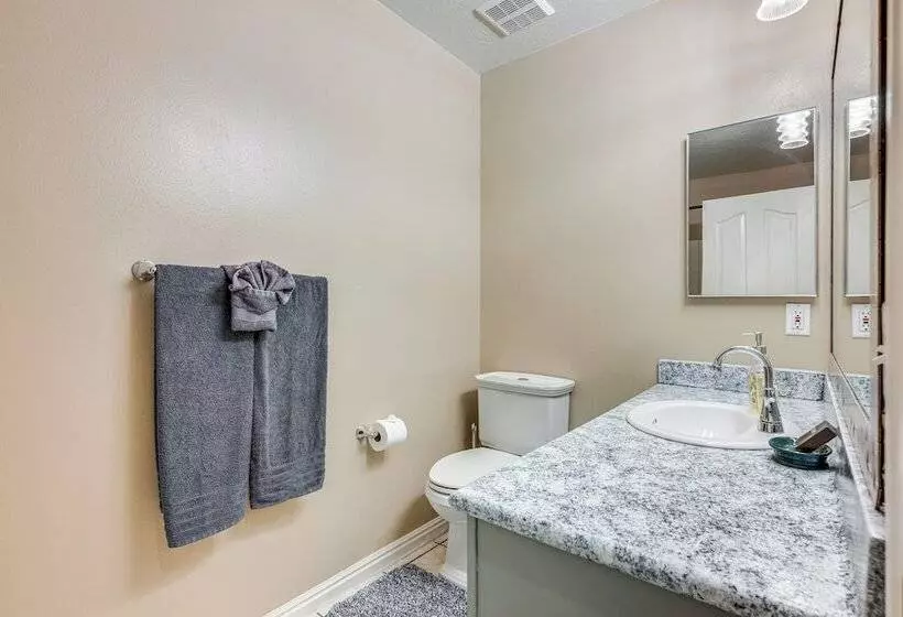 Spacious Mesquite Home ~ 3 Mi To Golf Courses!