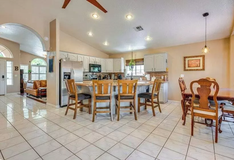 Spacious Mesquite Home ~ 3 Mi To Golf Courses!