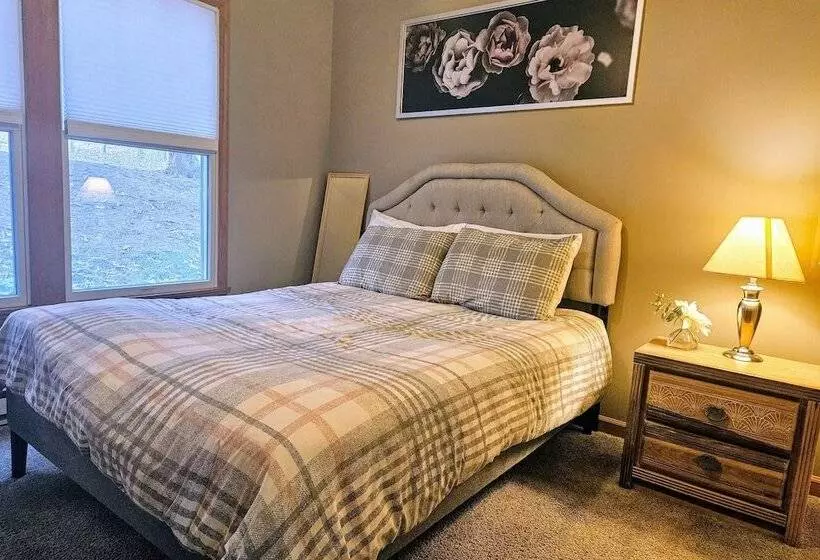 Summit Serenity By Avantstay Central Location W/ Mountain Views & Deck