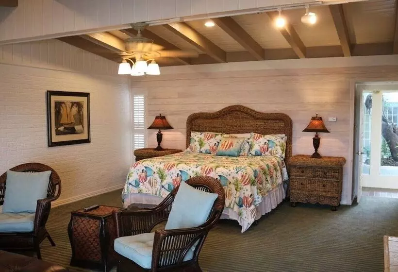 Pelican Bay Resort