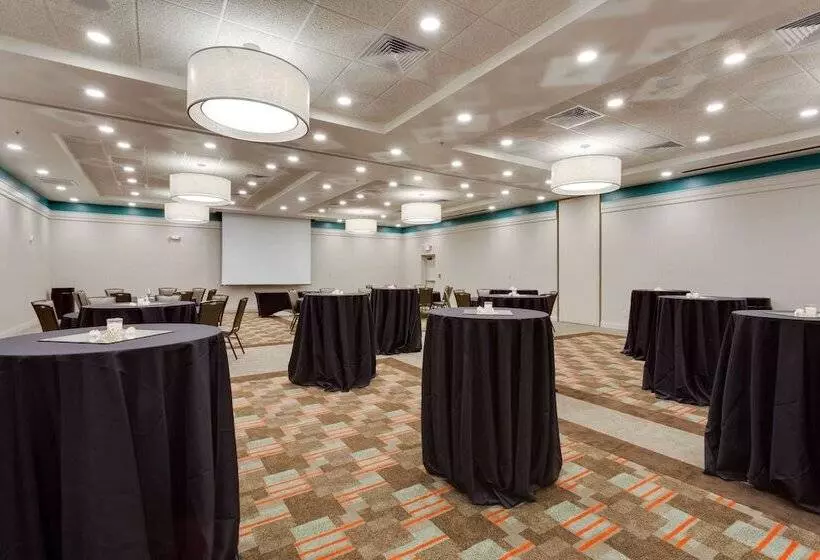 Hotelli Drury Inn & Suites Fort Myers Airport Fgcu