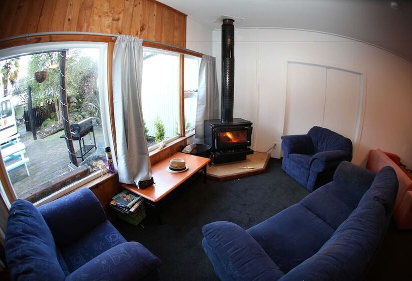 Schronisko Adventure Inn Marahau