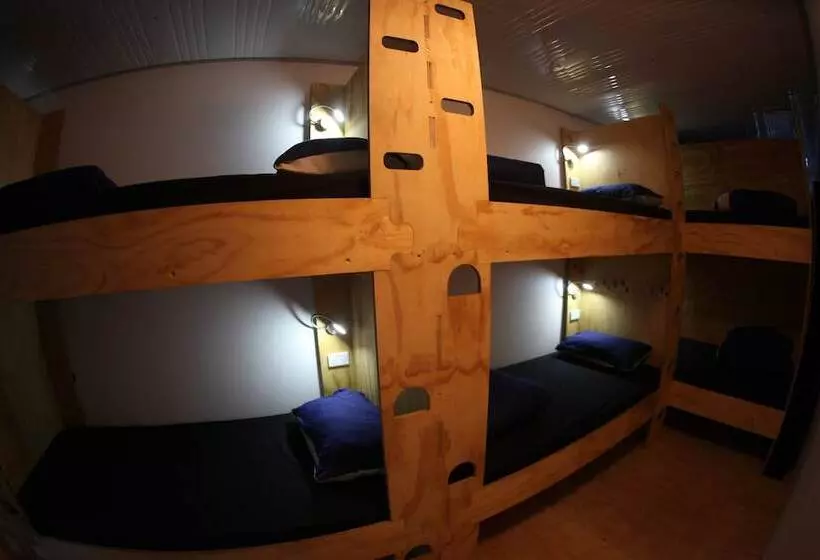 ユースホステル Adventure Inn Marahau