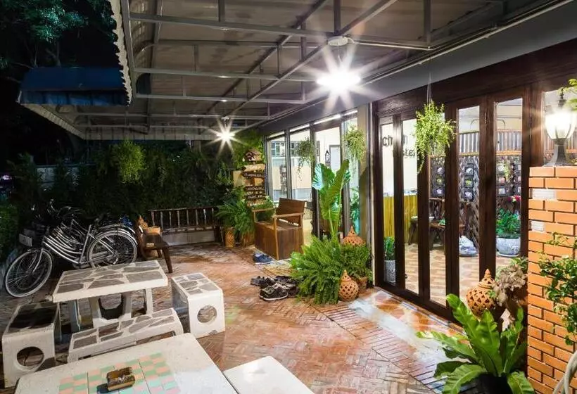 Banchan Hostel