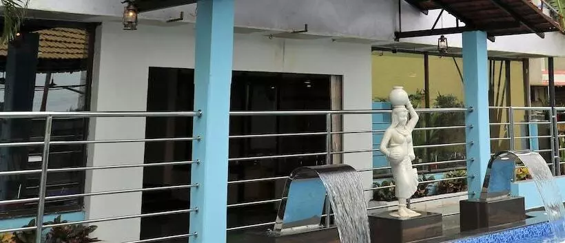 ホテル Igatpuri Hills Retreat