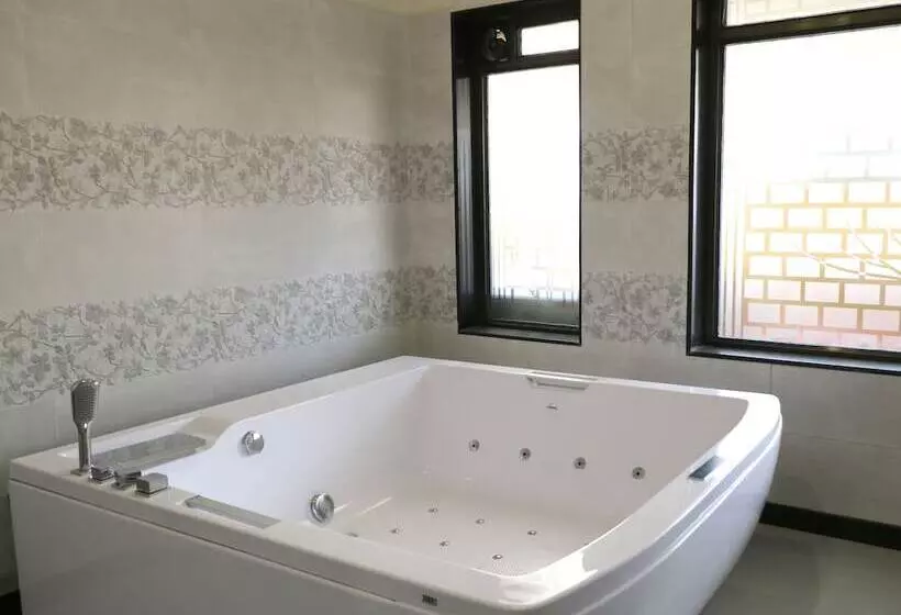 ホテル Igatpuri Hills Retreat