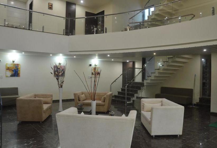 هتل The Grand Dwarika