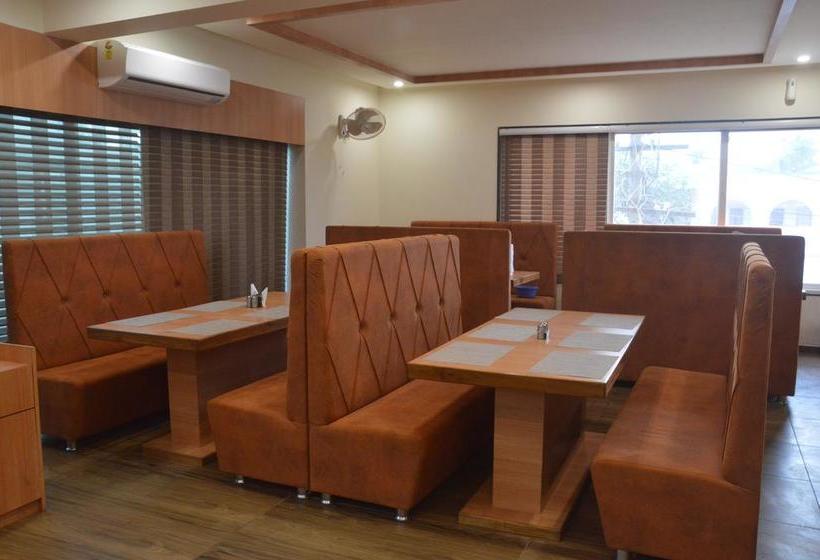 هتل The Grand Dwarika