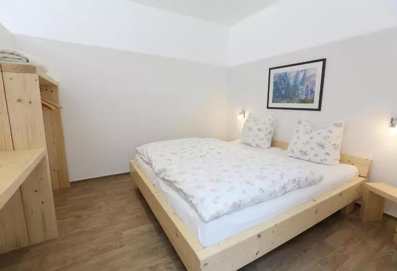 Hotelli Zur Linde