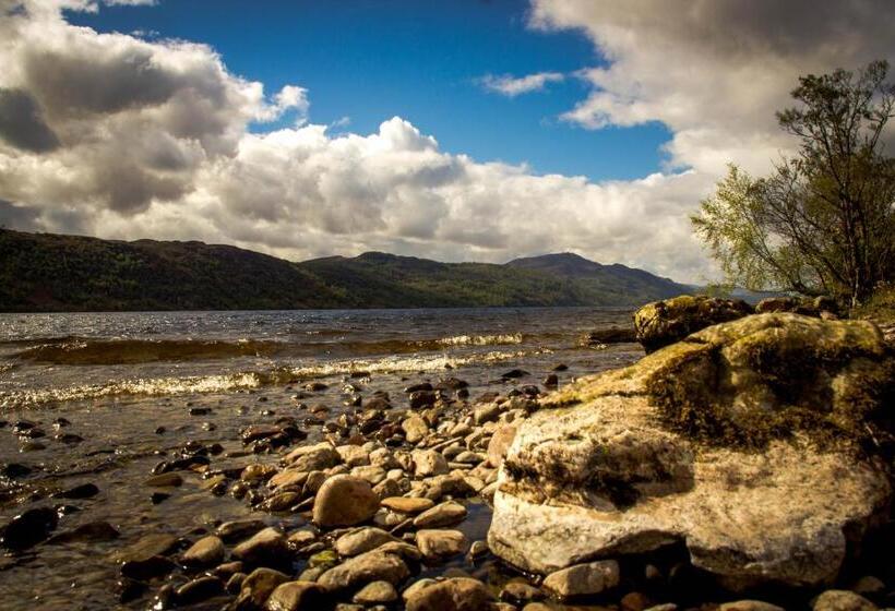 Loch Ness  Lochside Hostel, Over 16s Only, Social Backpackers Atmosphere