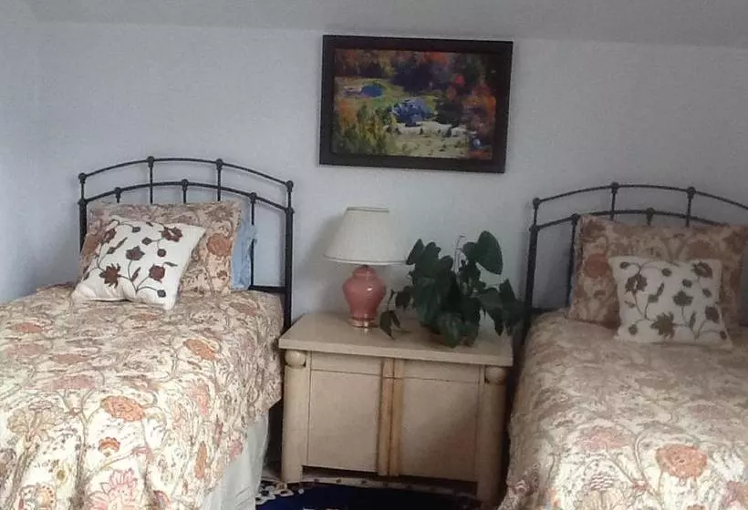 Cold Moon Farm B&b