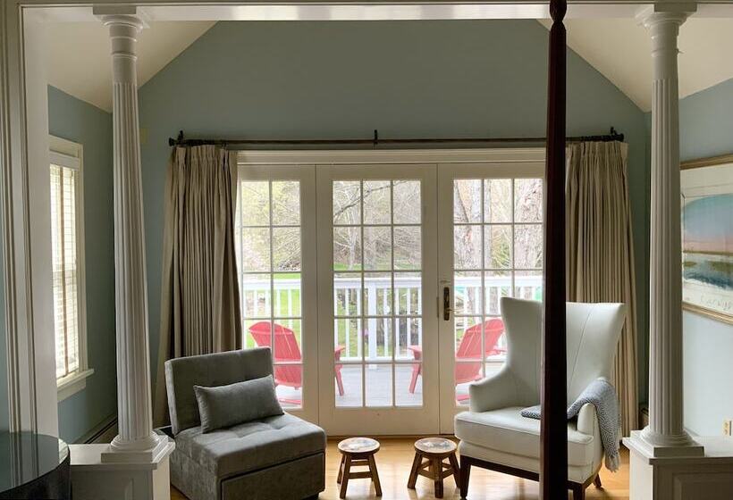 فندق Four Columns Inn