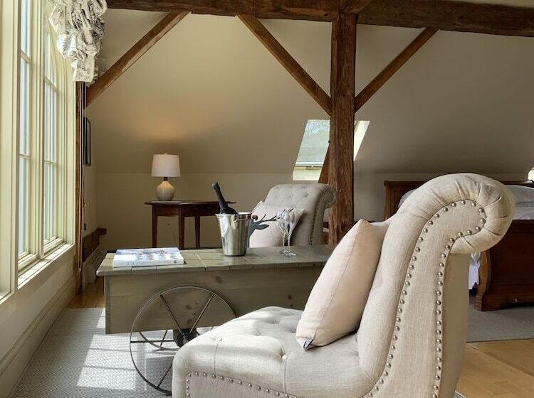 فندق Four Columns Inn