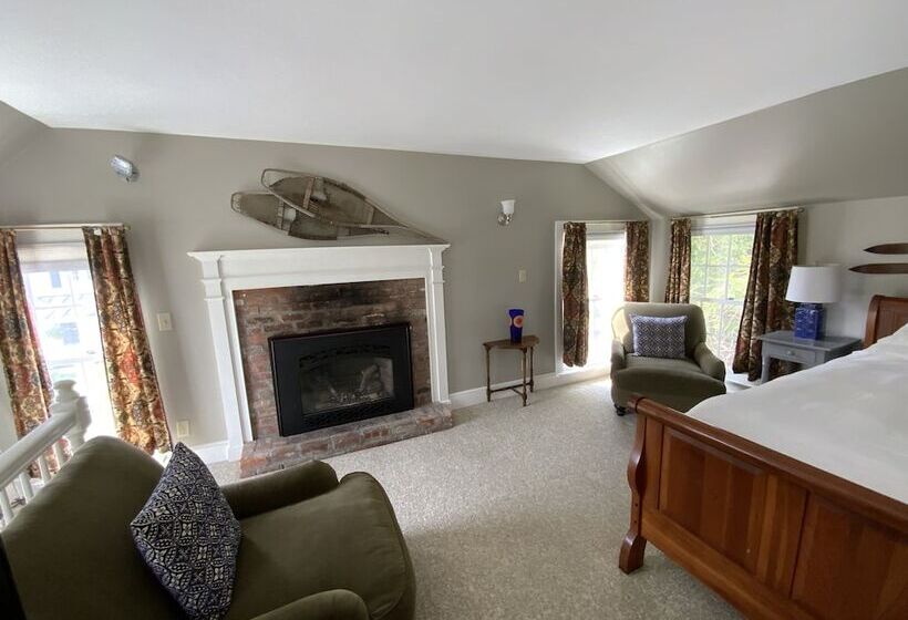 فندق Four Columns Inn