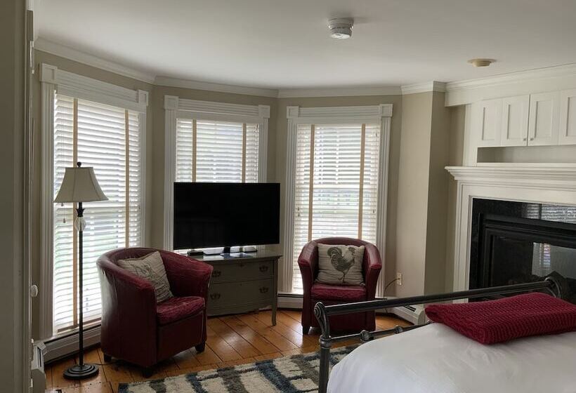 فندق Four Columns Inn