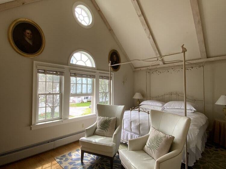 فندق Four Columns Inn