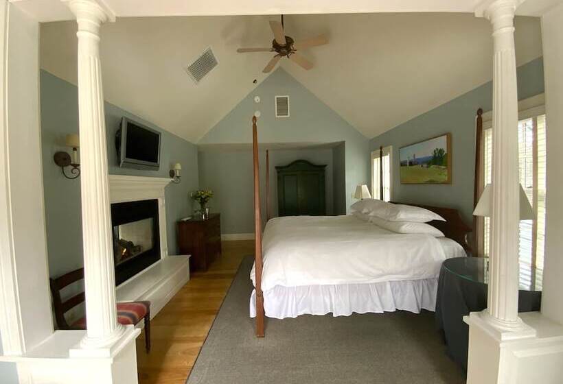 فندق Four Columns Inn