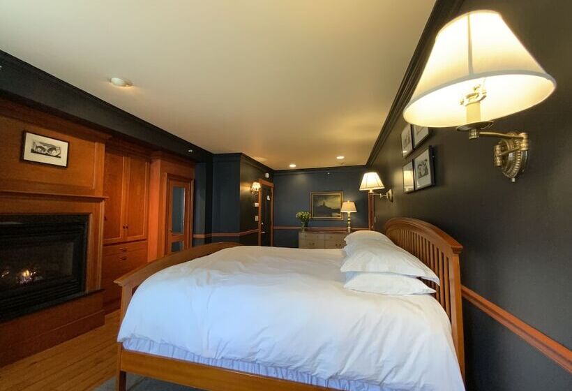 فندق Four Columns Inn