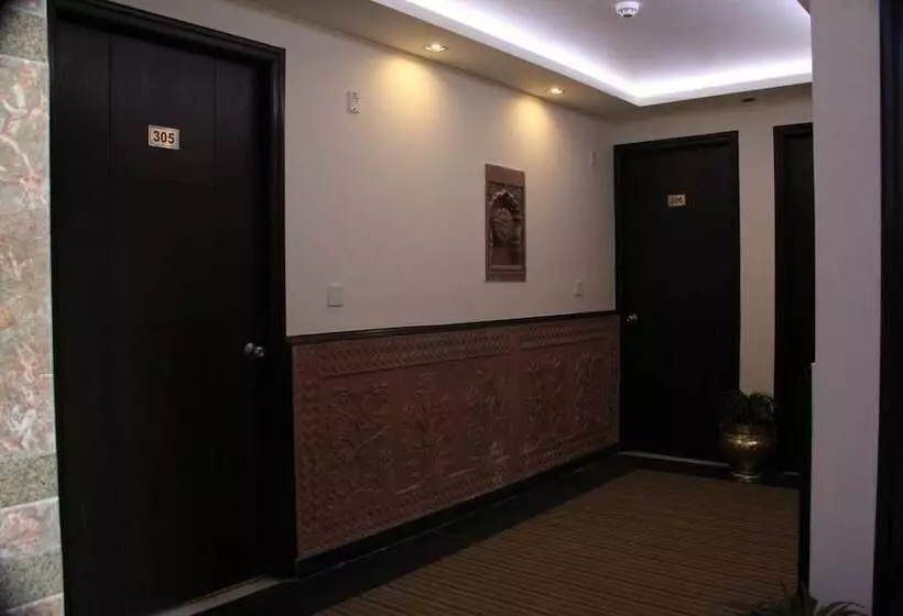 ホテル Lords  Eco Inn Gandhidham