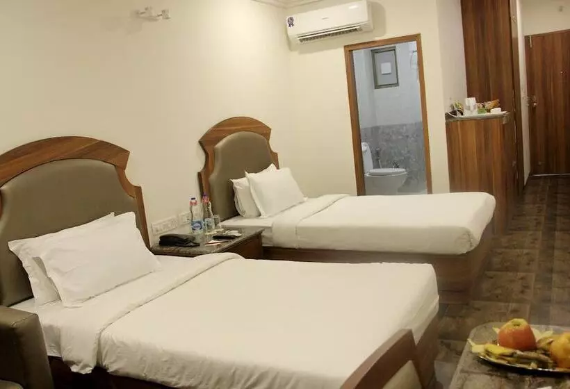 ホテル Lords  Eco Inn Gandhidham