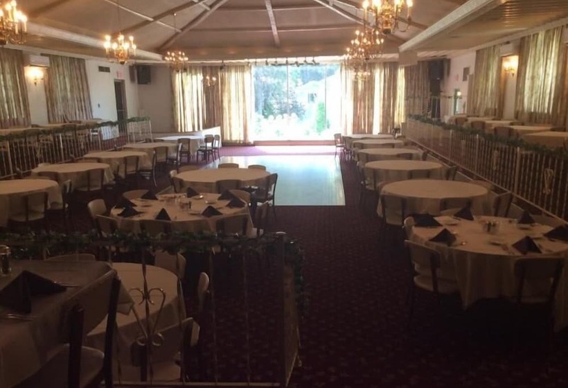 Мотель The Royal Inn