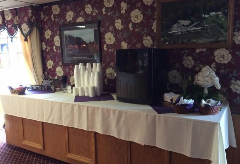 Мотель The Royal Inn