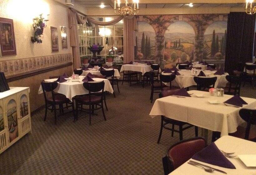 Мотель The Royal Inn