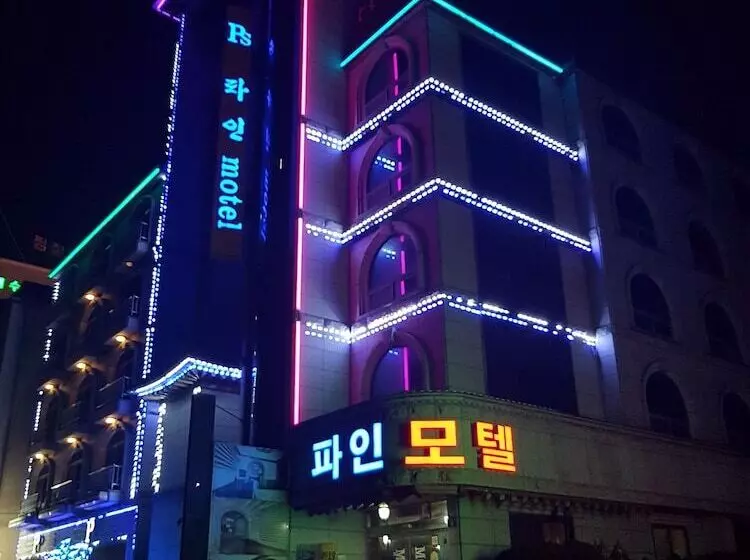 Pine Motel