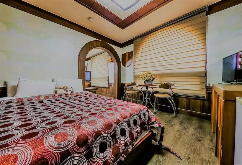 Pine Motel
