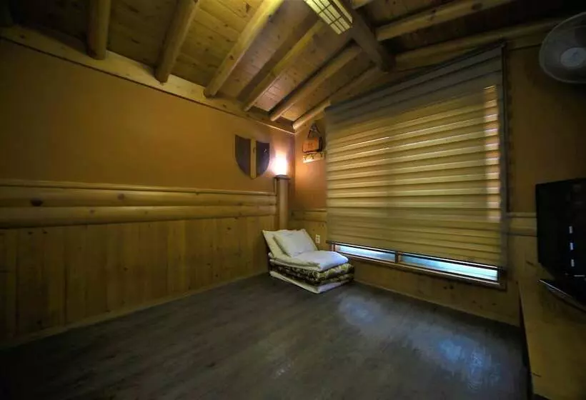 Pine Motel