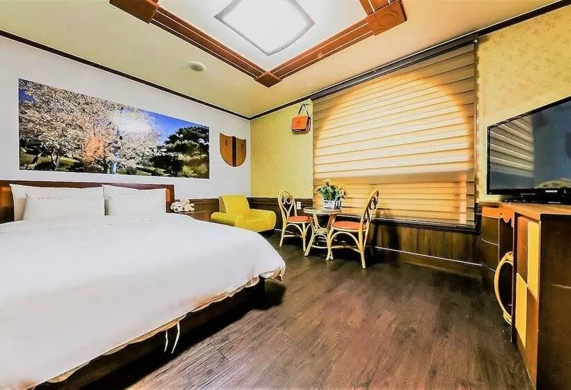 Pine Motel