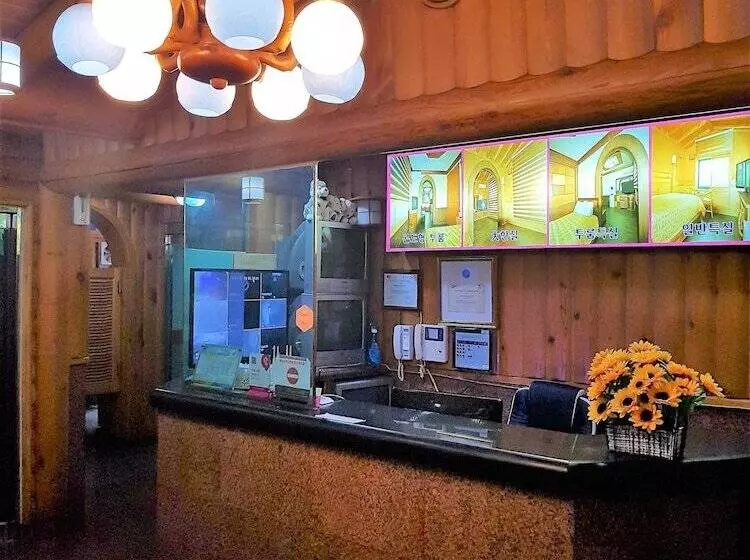 Pine Motel