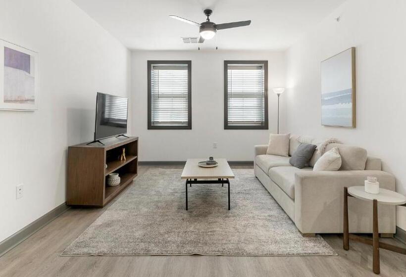 The Leo Apartments By Barsala