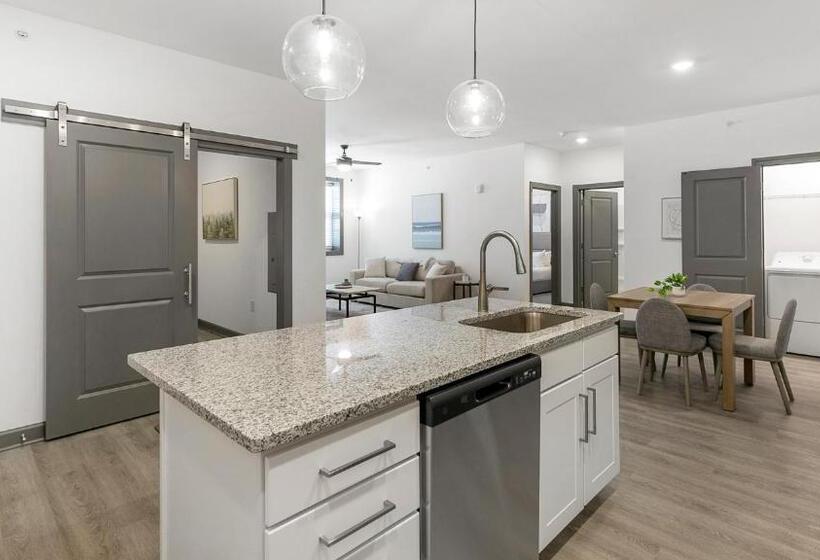 The Leo Apartments By Barsala