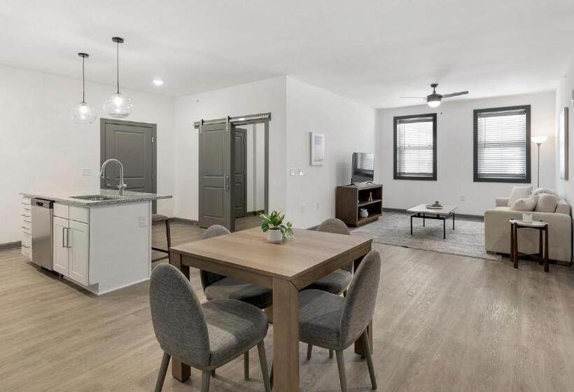 The Leo Apartments By Barsala