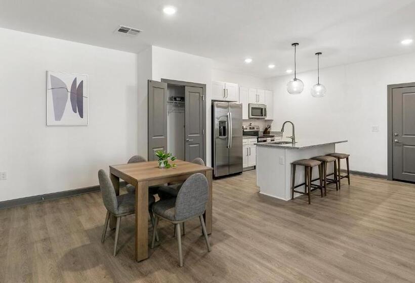 The Leo Apartments By Barsala