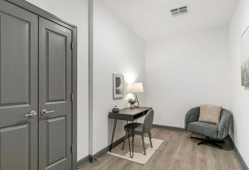 The Leo Apartments By Barsala