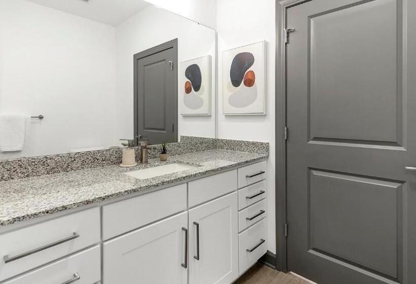 The Leo Apartments By Barsala