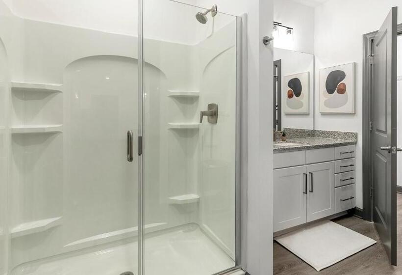 The Leo Apartments By Barsala