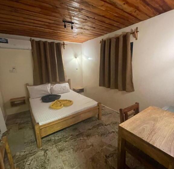 هاستل Roots Inn