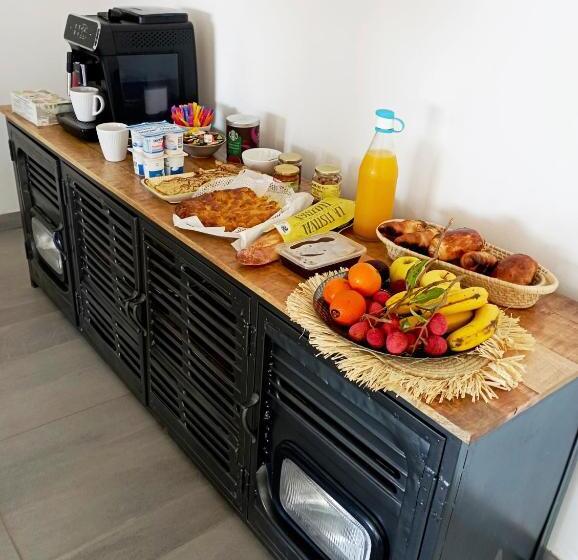 تختخواب و صبحانه Chambre D Hôtes Mahot