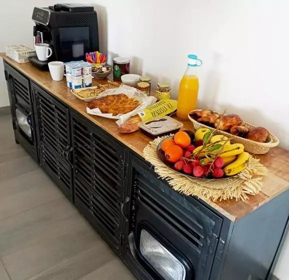تختخواب و صبحانه Chambre D Hôtes Mahot