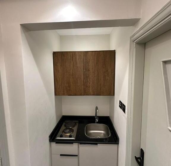 هتل استديو عصرى