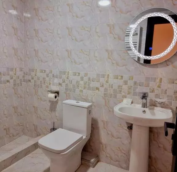 هتل Red Tower