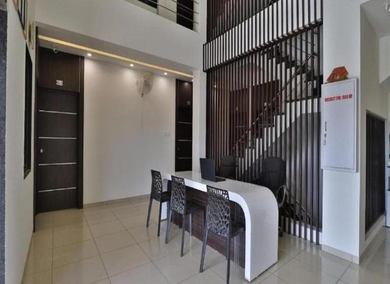 هتل Shree Radhe Bungalow Bhuj