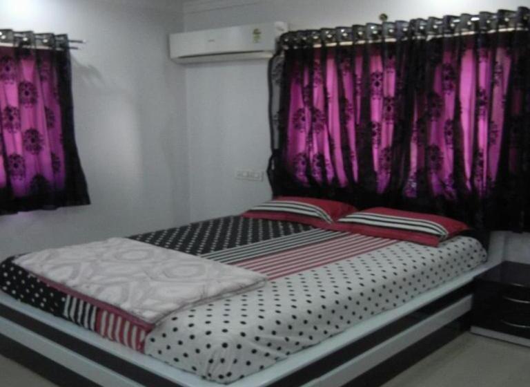 هتل Shree Radhe Bungalow Bhuj