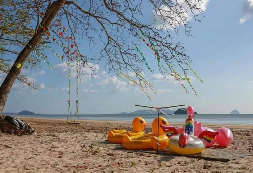 Hotel The Nanda Beach Resort