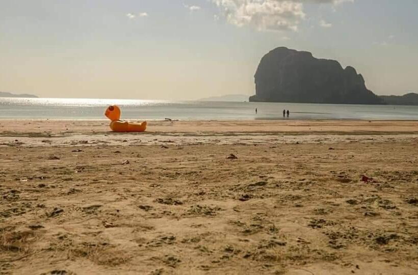 Hotel The Nanda Beach Resort