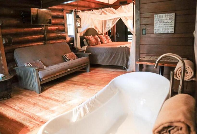 ホテル White Pines Lodge